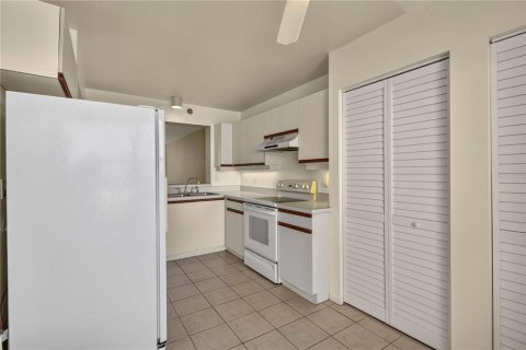Condo in Bradenton, Florida, 1 bedroom  № 2208951 - photo 13