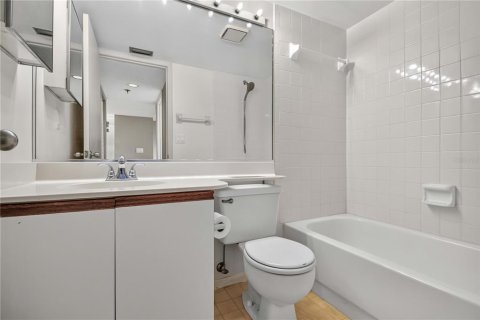 Condo in Bradenton, Florida, 1 bedroom  № 2208951 - photo 18