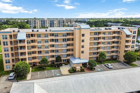 Condo in Bradenton, Florida, 1 bedroom  № 2208951 - photo 2