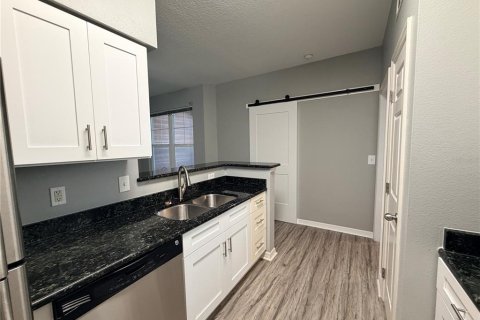 Condo in Tampa, Florida, 2 bedrooms № 2098103 - photo 6