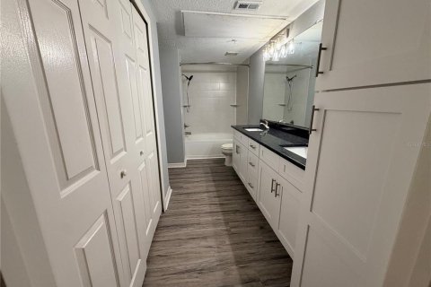 Condo in Tampa, Florida, 2 bedrooms № 2098103 - photo 12