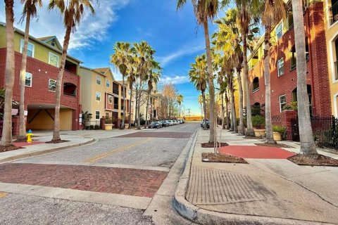 Condo in Tampa, Florida, 2 bedrooms № 2098103 - photo 2