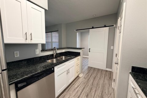Condo in Tampa, Florida, 2 bedrooms № 2098103 - photo 5