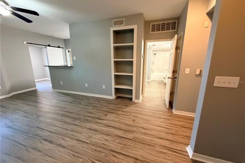 Condo in Tampa, Florida, 2 bedrooms № 2098103 - photo 10