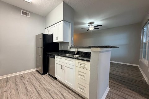Condo in Tampa, Florida, 2 bedrooms № 2098103 - photo 8
