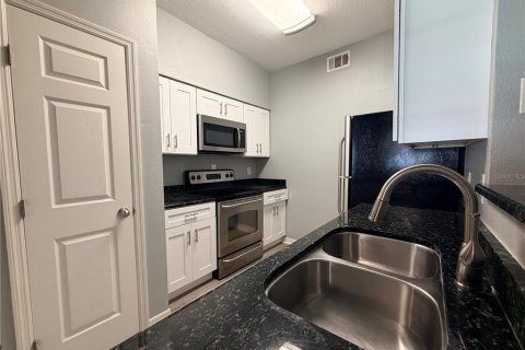 Condo in Tampa, Florida, 2 bedrooms № 2098103 - photo 23