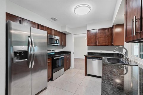 House in Palm Coast, Florida 4 bedrooms, 164.9 sq.m. № 1877328 - photo 11