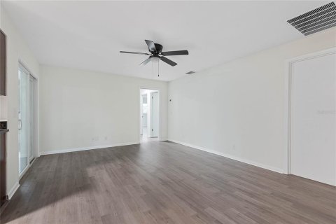 House in Palm Coast, Florida 4 bedrooms, 164.9 sq.m. № 1877328 - photo 13