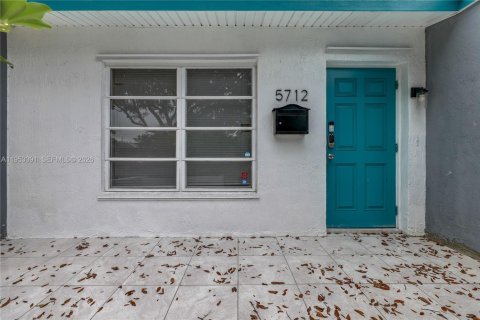 Casa en venta en Hollywood, Florida, 4 dormitorios, 137.5 m2 № 2153234 - foto 4