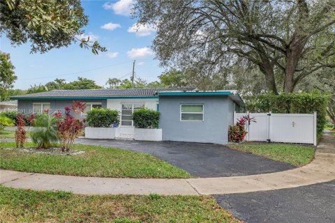 Casa en venta en Hollywood, Florida, 4 dormitorios, 137.5 m2 № 2153234 - foto 2