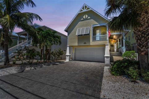 House in Treasure Island, Florida 2 bedrooms, 218.51 sq.m. № 1879456 - photo 2