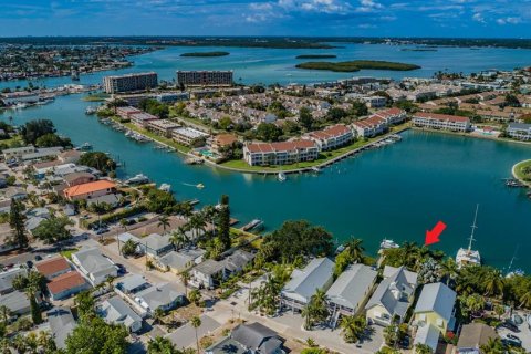 House in Treasure Island, Florida 2 bedrooms, 218.51 sq.m. № 1879456 - photo 7