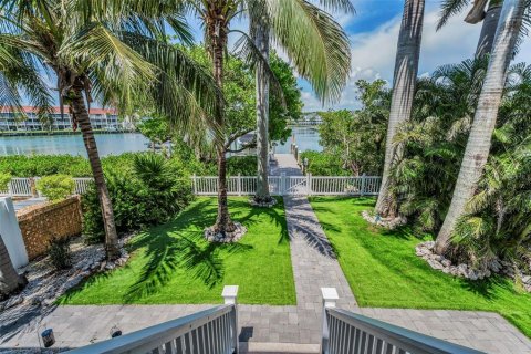 House in Treasure Island, Florida 2 bedrooms, 218.51 sq.m. № 1879456 - photo 4