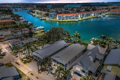 House in Treasure Island, Florida 2 bedrooms, 218.51 sq.m. № 1879456 - photo 9