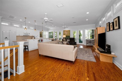 House in Treasure Island, Florida 2 bedrooms, 218.51 sq.m. № 1879456 - photo 14