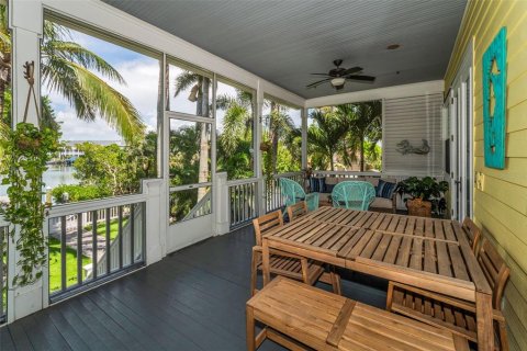 House in Treasure Island, Florida 2 bedrooms, 218.51 sq.m. № 1879456 - photo 21