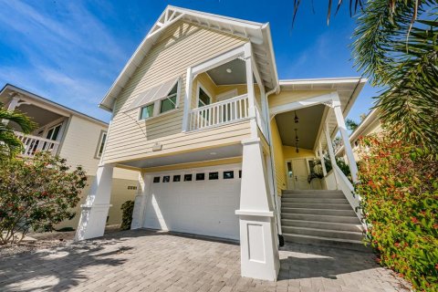 House in Treasure Island, Florida 2 bedrooms, 218.51 sq.m. № 1879456 - photo 1