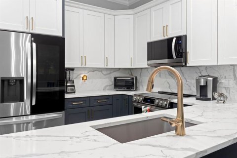 Townhouse in Tampa, Florida 3 bedrooms, 164.81 sq.m. № 1838043 - photo 12