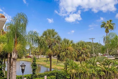 Townhouse in Tampa, Florida 3 bedrooms, 164.81 sq.m. № 1838043 - photo 25