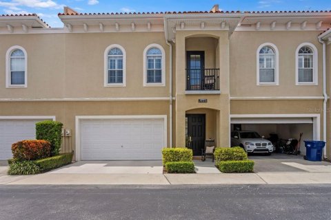 Townhouse in Tampa, Florida 3 bedrooms, 164.81 sq.m. № 1838043 - photo 1