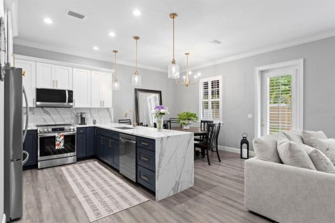 Townhouse in Tampa, Florida 3 bedrooms, 164.81 sq.m. № 1838043 - photo 10