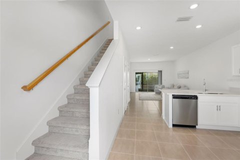Touwnhouse à louer à Sarasota, Floride: 2 chambres, 110.27 m2 № 2403537 - photo 6
