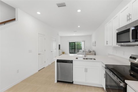 Touwnhouse à louer à Sarasota, Floride: 2 chambres, 110.27 m2 № 2403537 - photo 9