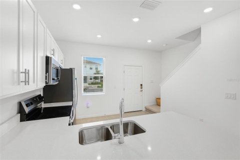 Touwnhouse à louer à Sarasota, Floride: 2 chambres, 110.27 m2 № 2403537 - photo 11