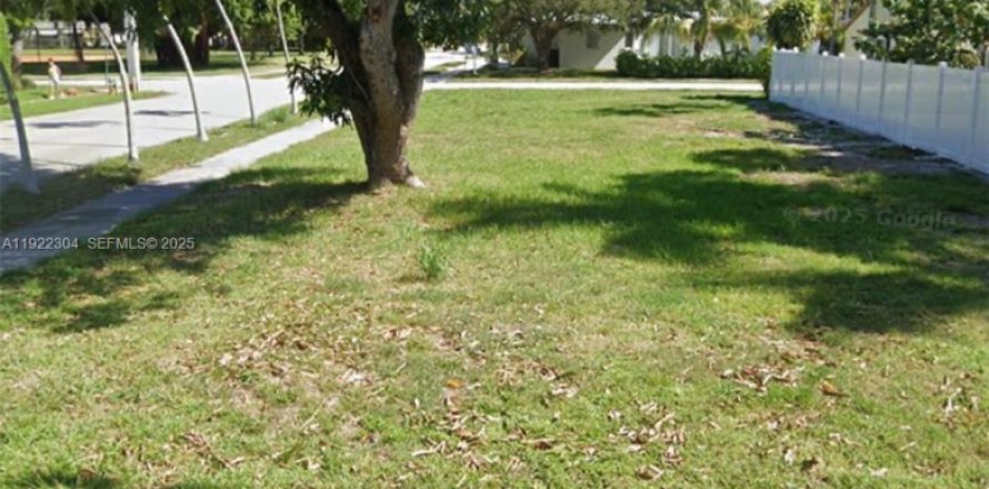 Terreno en Hollywood, Florida № 2082787
