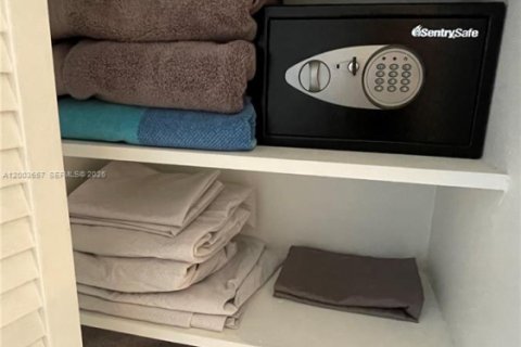 Copropriété à louer à Miami Beach, Floride: 2 chambres, 99.41 m2 № 2069172 - photo 24