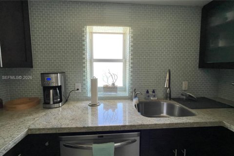 Copropriété à louer à Miami Beach, Floride: 2 chambres, 99.41 m2 № 2069172 - photo 13