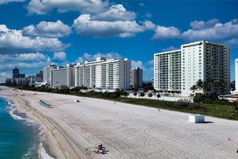 Copropriété à louer à Miami Beach, Floride: 2 chambres, 99.41 m2 № 2069172 - photo 30