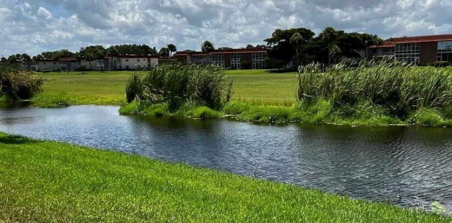 House in Vero Beach, Florida 3 bedrooms, 181.35 sq.m. № 1073666
