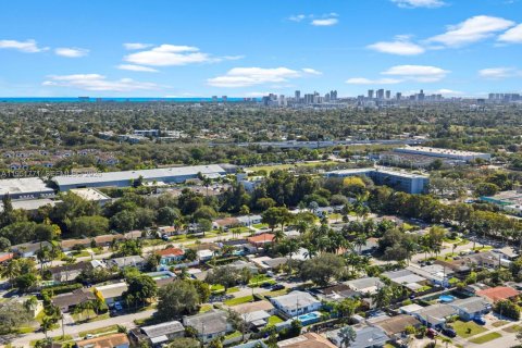 Casa en venta en Hollywood, Florida, 3 dormitorios, 127.28 m2 № 2006277 - foto 11