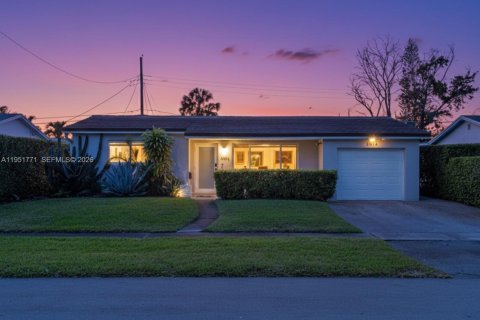 Casa en venta en Hollywood, Florida, 3 dormitorios, 127.28 m2 № 2006277 - foto 2