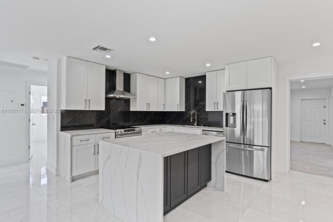 Casa en venta en Hollywood, Florida, 3 dormitorios, 127.28 m2 № 2006277 - foto 17
