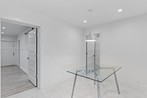 Casa en venta en Hollywood, Florida, 3 dormitorios, 127.28 m2 № 2006277 - foto 21