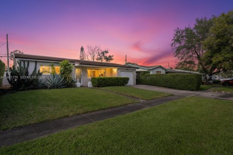 Casa en venta en Hollywood, Florida, 3 dormitorios, 127.28 m2 № 2006277 - foto 4