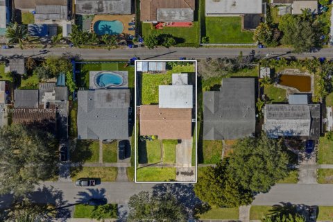 Casa en venta en Hollywood, Florida, 3 dormitorios, 127.28 m2 № 2006277 - foto 6