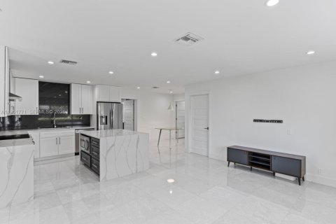 Casa en venta en Hollywood, Florida, 3 dormitorios, 127.28 m2 № 2006277 - foto 12