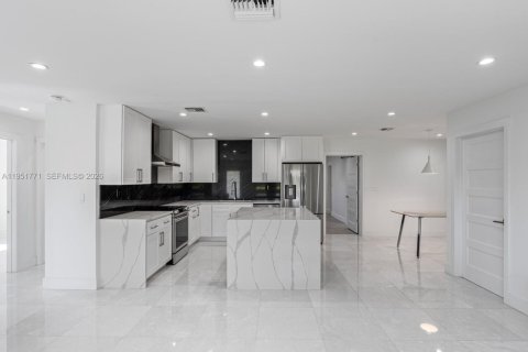 Casa en venta en Hollywood, Florida, 3 dormitorios, 127.28 m2 № 2006277 - foto 16