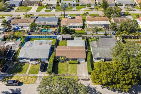 Casa en venta en Hollywood, Florida, 3 dormitorios, 127.28 m2 № 2006277 - foto 5