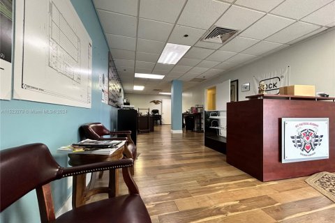 Propiedad comercial en venta en Hollywood, Florida № 1940472 - foto 21