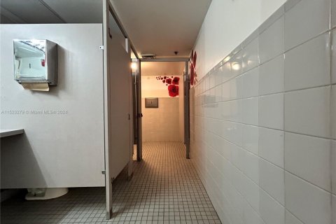 Propiedad comercial en venta en Hollywood, Florida № 1940472 - foto 15