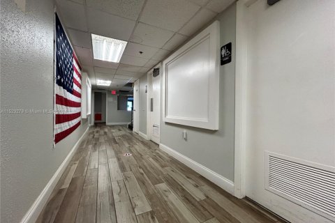 Propiedad comercial en venta en Hollywood, Florida № 1940472 - foto 14