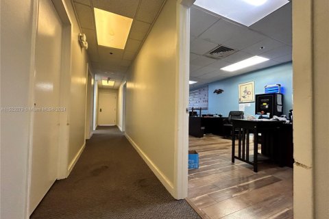 Propiedad comercial en venta en Hollywood, Florida № 1940472 - foto 19