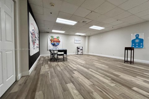 Propiedad comercial en venta en Hollywood, Florida № 1940472 - foto 4