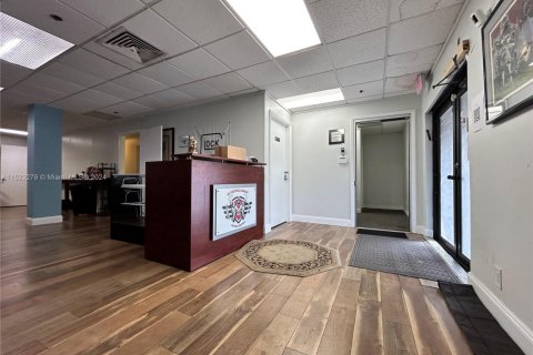 Propiedad comercial en venta en Hollywood, Florida № 1940472 - foto 22