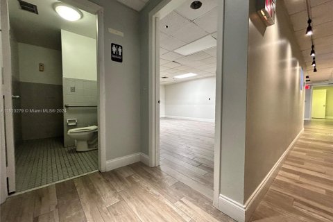 Propiedad comercial en venta en Hollywood, Florida № 1940472 - foto 11