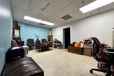 Propiedad comercial en venta en Hollywood, Florida № 1940472 - foto 16